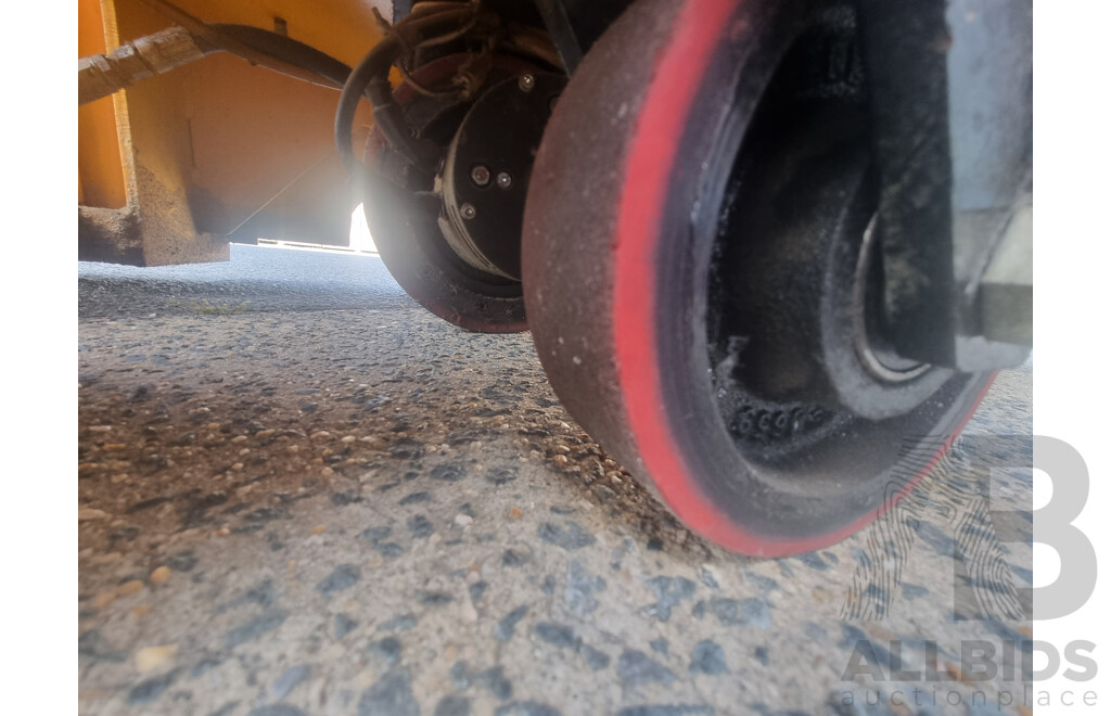 04/2001, HU Lift 1500KG Electric Stacker with 24V CW-3 Battery Charger