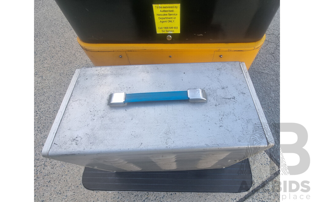 04/2001, HU Lift 1500KG Electric Stacker with 24V CW-3 Battery Charger