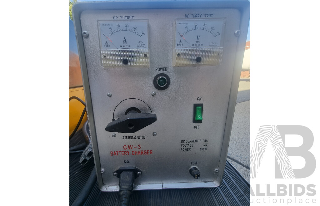 04/2001, HU Lift 1500KG Electric Stacker with 24V CW-3 Battery Charger