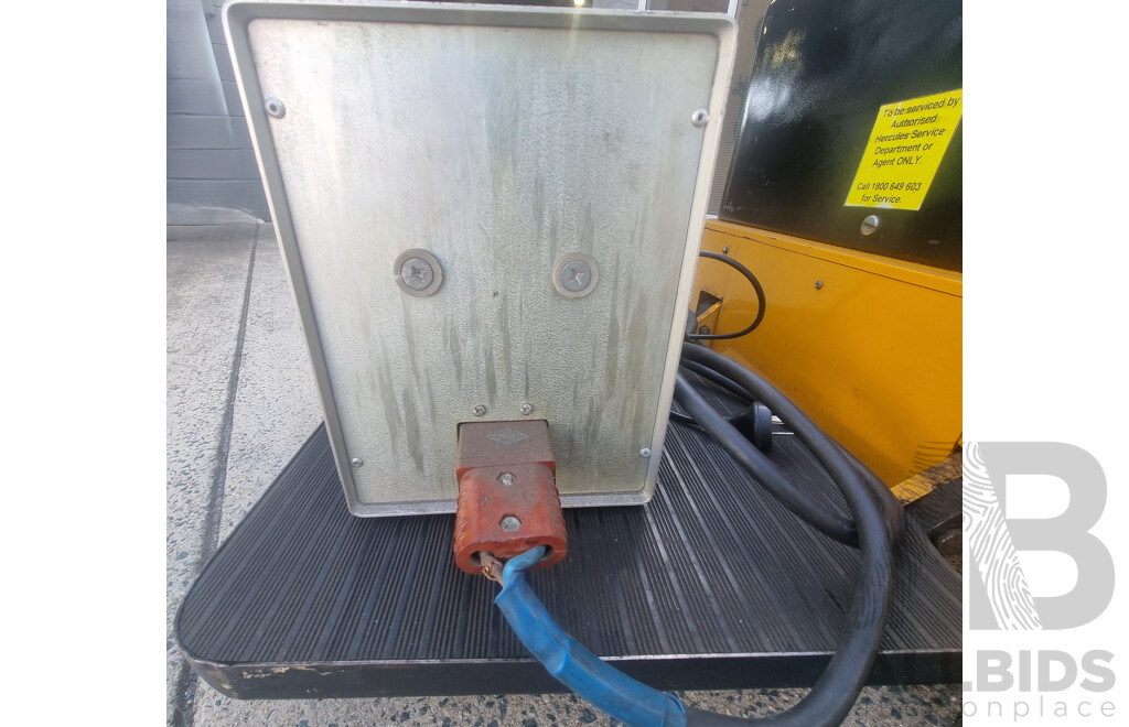 04/2001, HU Lift 1500KG Electric Stacker with 24V CW-3 Battery Charger