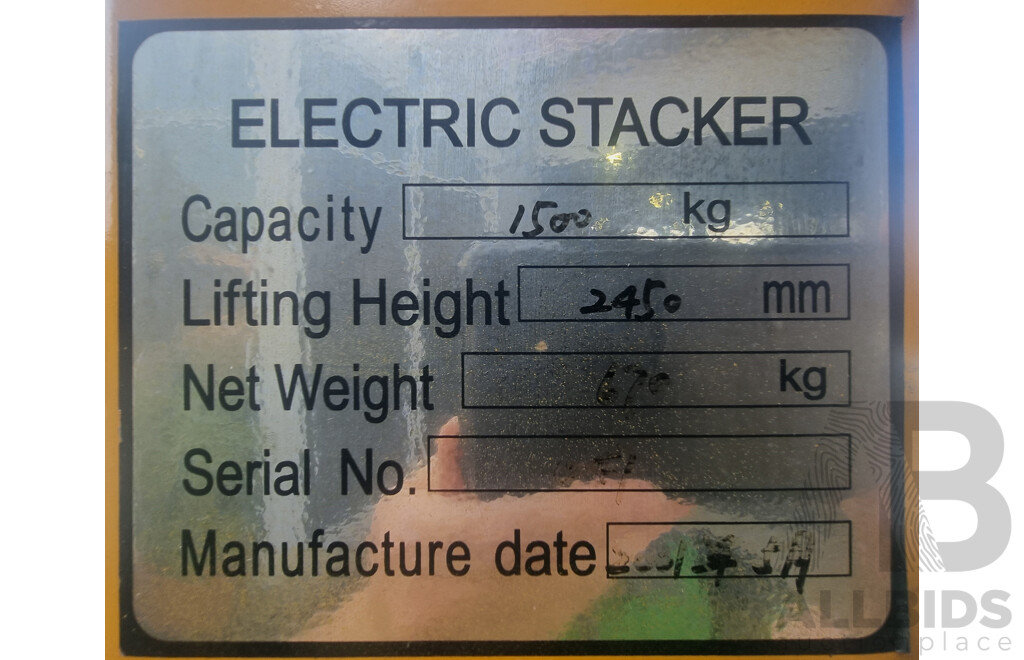 04/2001, HU Lift 1500KG Electric Stacker with 24V CW-3 Battery Charger