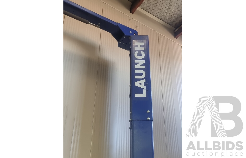 03/2011, Launch, Two-Post 4000KG Asymmetric Car Hoist