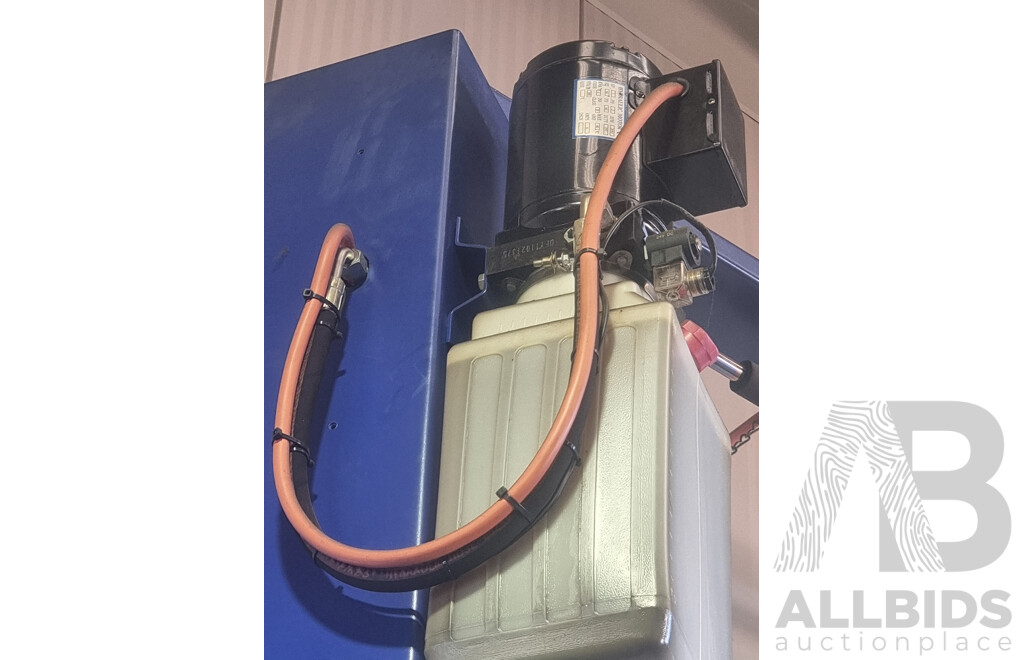 03/2011, Launch, Two-Post 4000KG Asymmetric Car Hoist