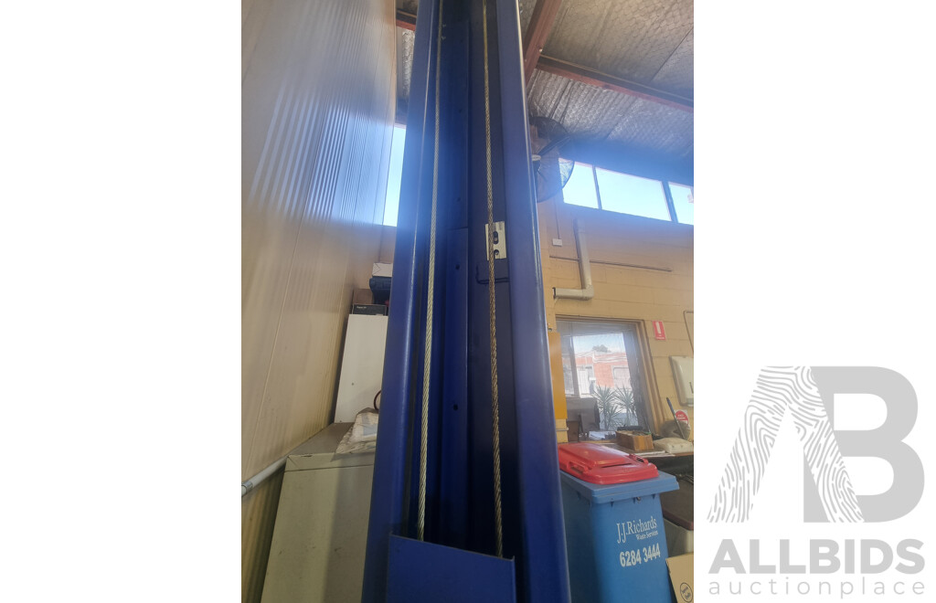 03/2011, Launch, Two-Post 4000KG Asymmetric Car Hoist