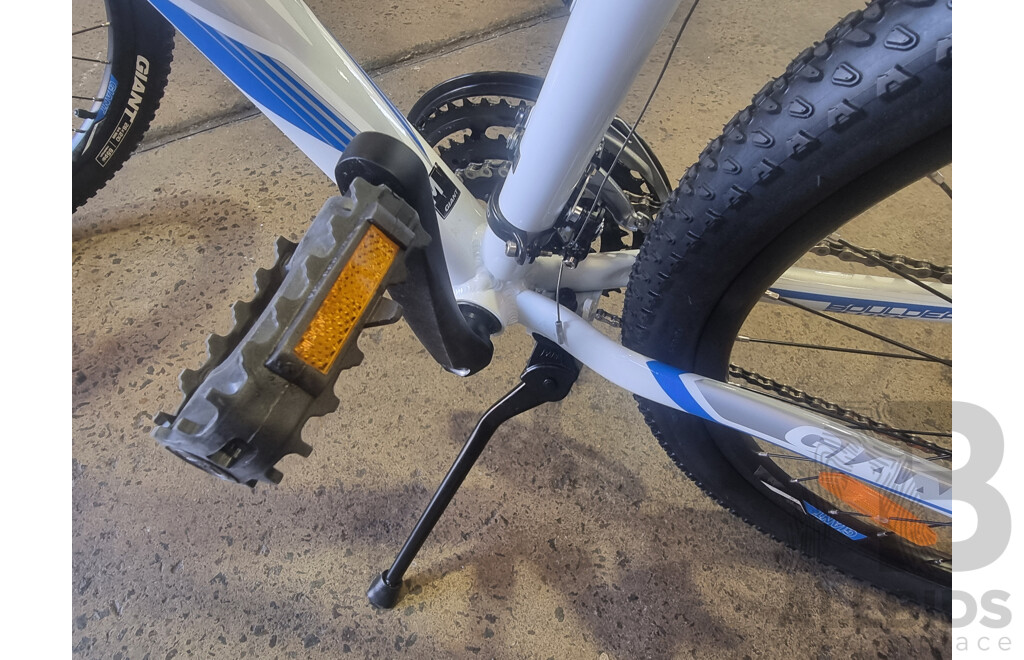 Giant ALUXX 6000, 26-Inch Men's Mountain Bike