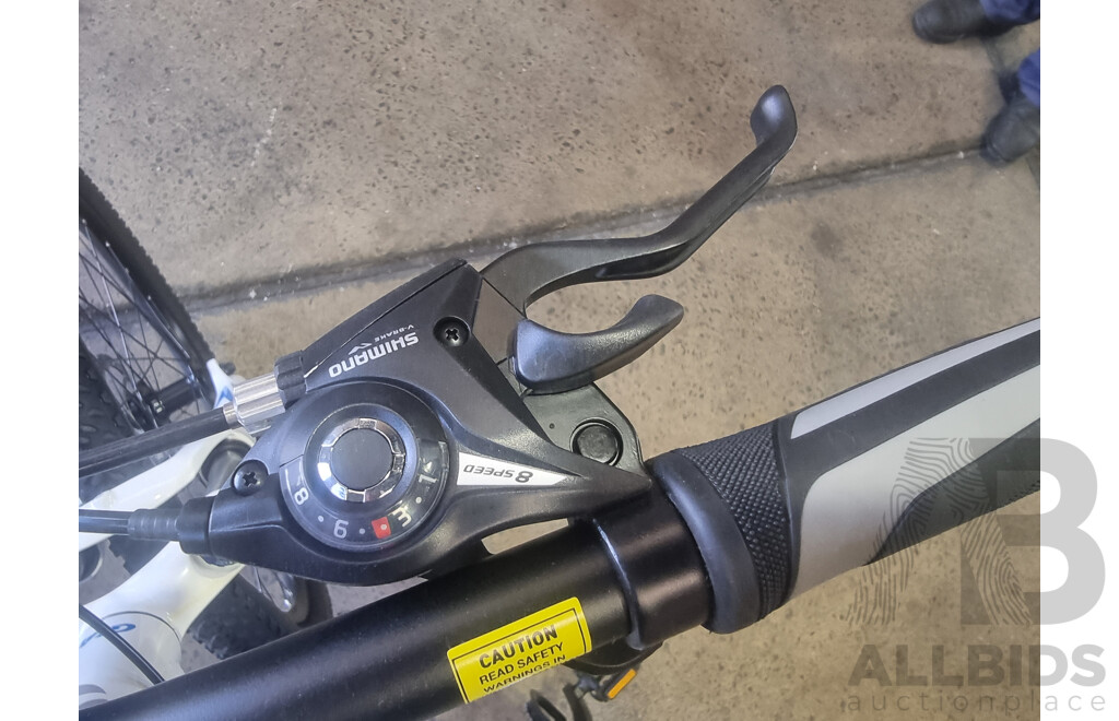 Giant ALUXX 6000, 26-Inch Men's Mountain Bike