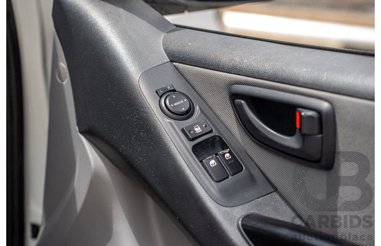 10/2020 Hyundai i-Load 3S TWIN SWING TQ4 MY21 4D Van Creamy White Turbo Diesel 2.5L