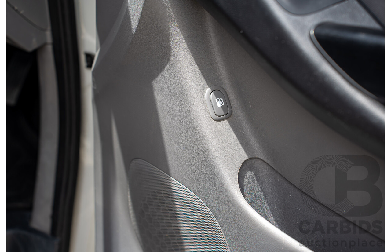 10/2020 Hyundai i-Load 3S TWIN SWING TQ4 MY21 4D Van Creamy White Turbo Diesel 2.5L