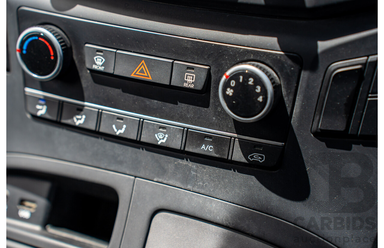 10/2020 Hyundai i-Load 3S TWIN SWING TQ4 MY21 4D Van Creamy White Turbo Diesel 2.5L