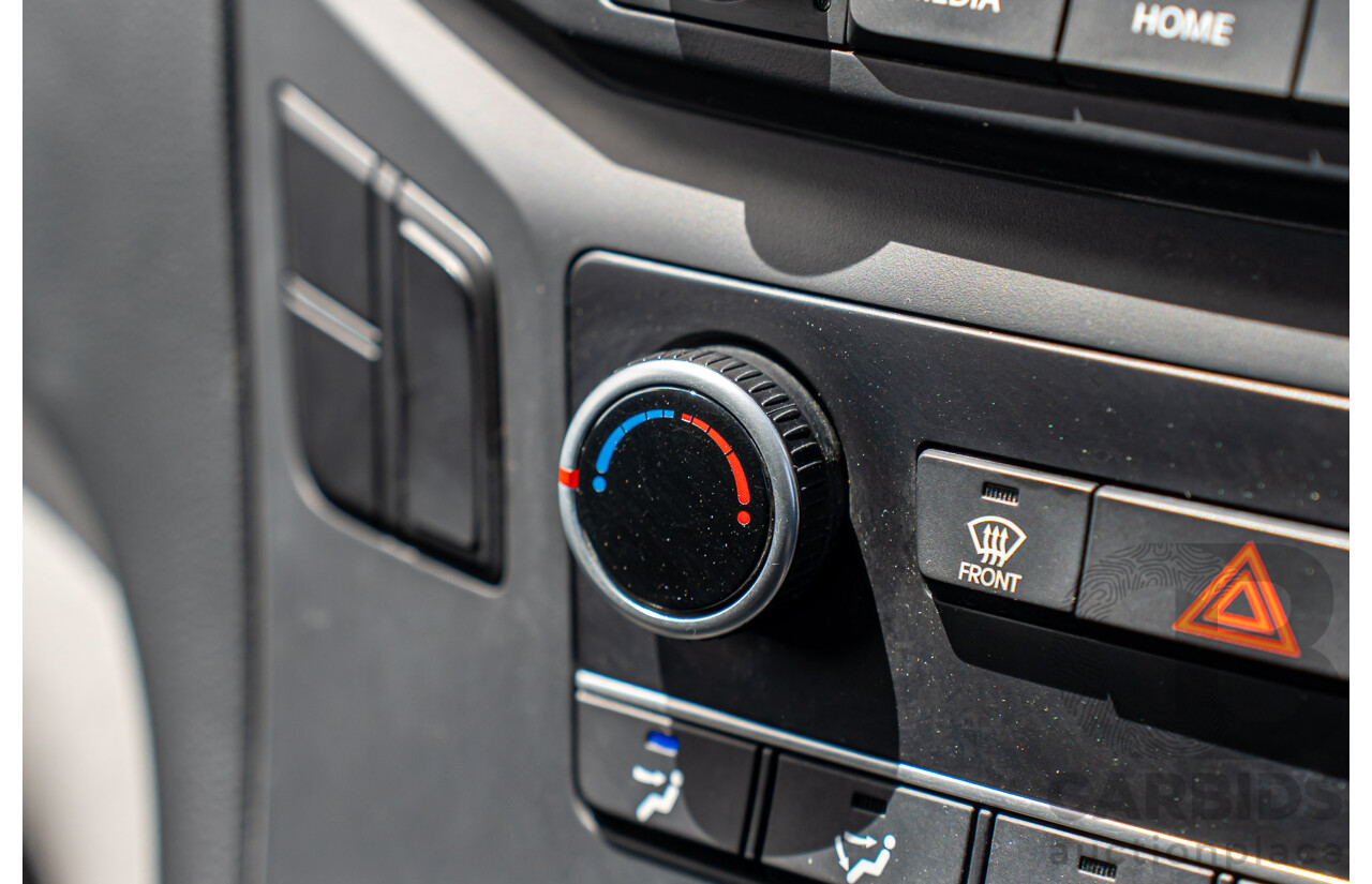 10/2020 Hyundai i-Load 3S TWIN SWING TQ4 MY21 4D Van Creamy White Turbo Diesel 2.5L