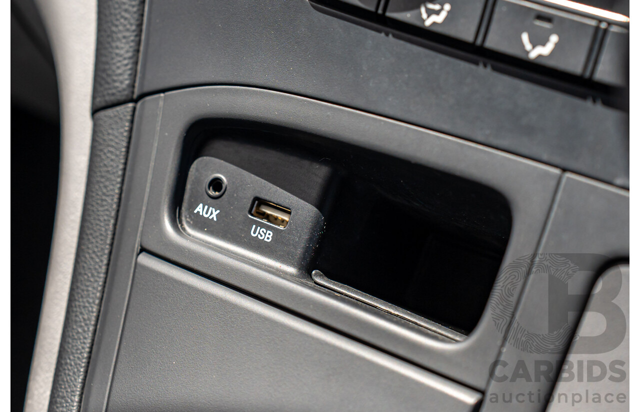 10/2020 Hyundai i-Load 3S TWIN SWING TQ4 MY21 4D Van Creamy White Turbo Diesel 2.5L