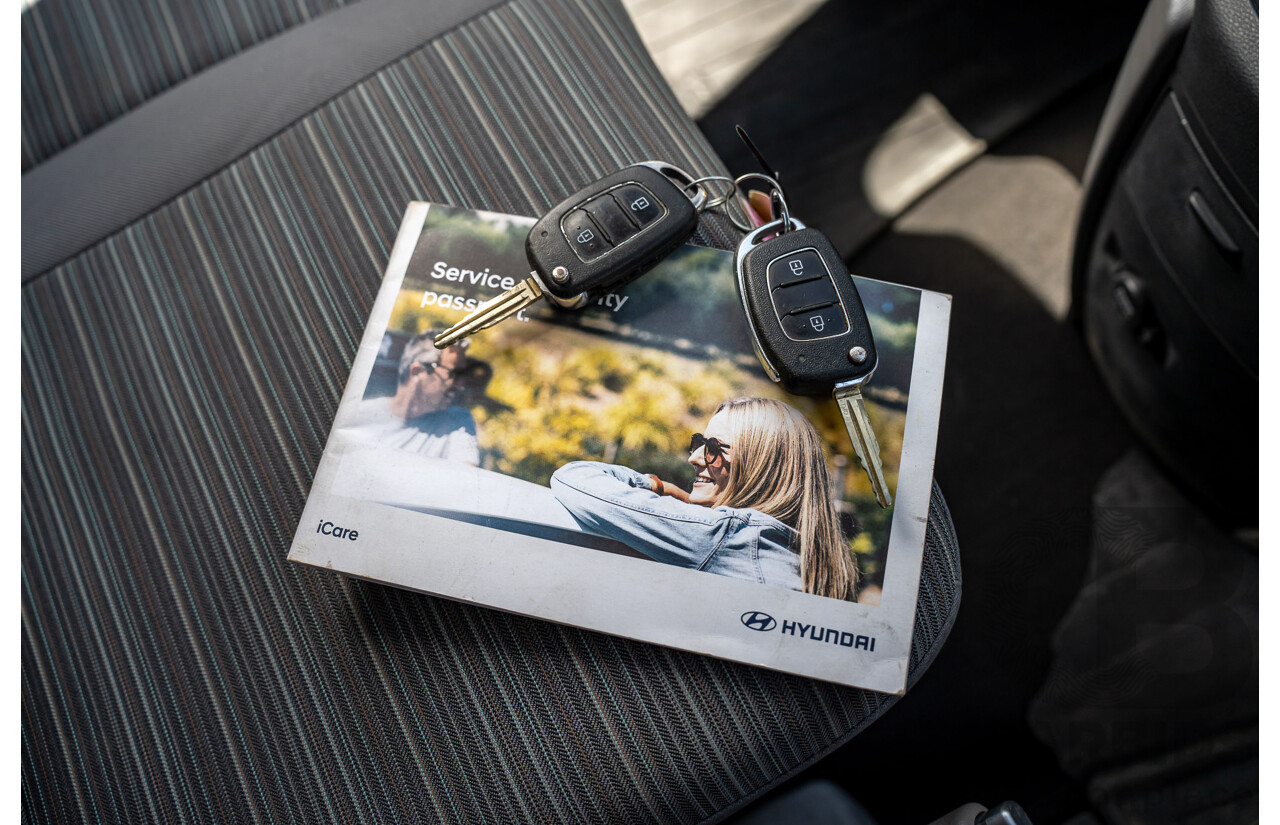 10/2020 Hyundai i-Load 3S TWIN SWING TQ4 MY21 4D Van Creamy White Turbo Diesel 2.5L