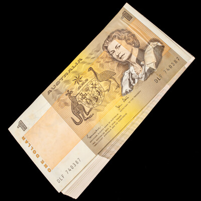 One Hundred Consecutive Australian 1982 UNC One Dollar Notes, Johnson/Stone R78, DLF 740387 - DLF 740486