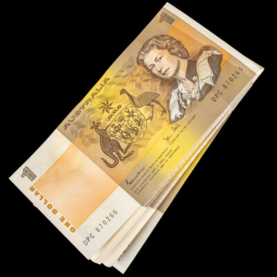 One Hundred Consecutive Australian 1982 UNC One Dollar Notes, Johnson/Stone R78, DPC 870266 - DPC 870366