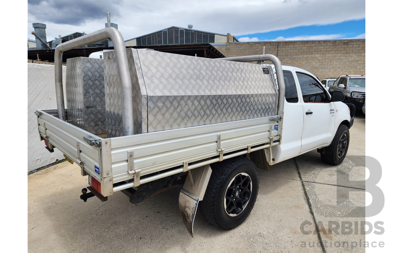 7/2005 Toyota Hilux SR (4x4) KUN26R X Cab C/Chas White 3.0L