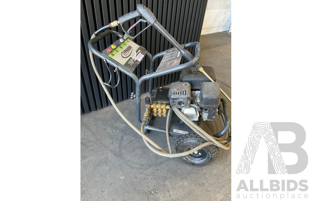 TYPHOON 7HP 3200PSI Petrol High Pressure Washer