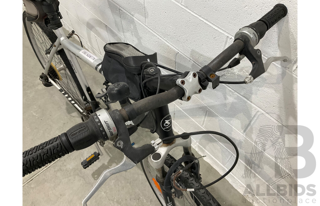 MERIDA Crossway 8200 Hybrid Bike