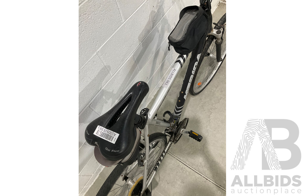 MERIDA Crossway 8200 Hybrid Bike