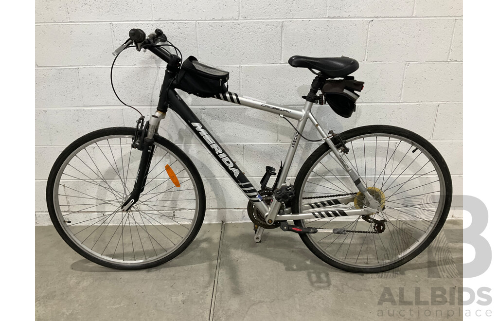 MERIDA Crossway 8200 Hybrid Bike
