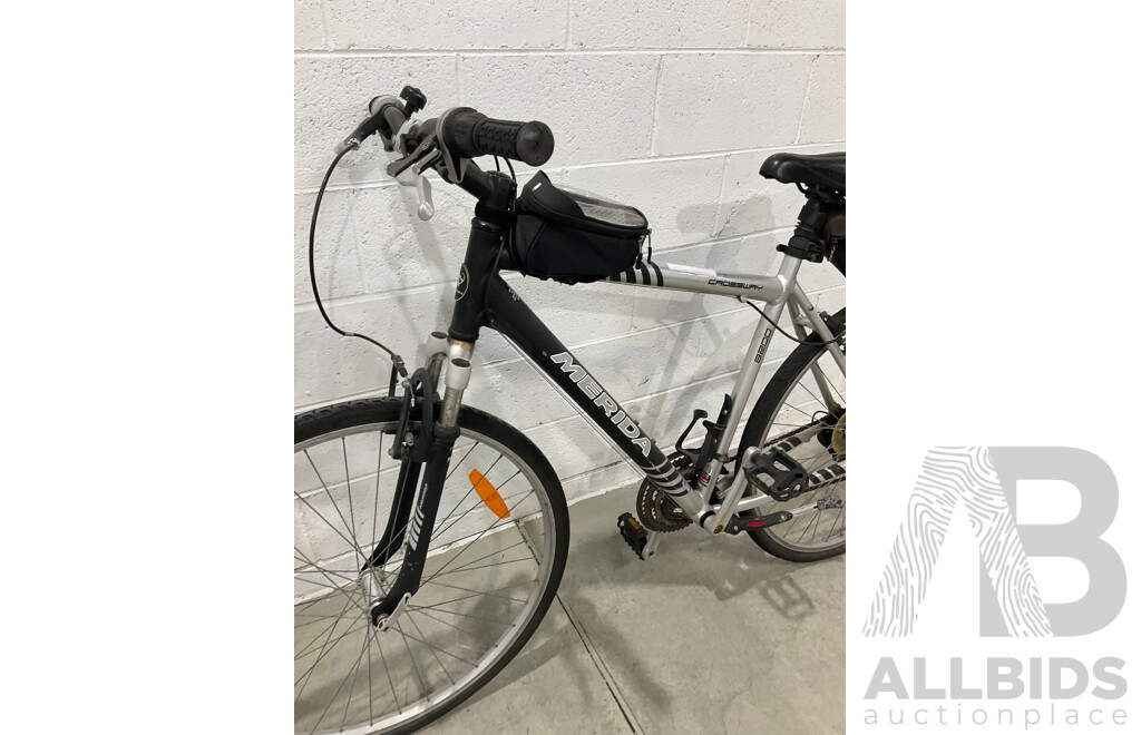 MERIDA Crossway 8200 Hybrid Bike