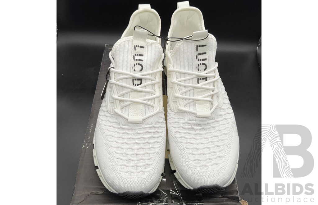 ADIDAS NMD_ R1.V2 Size US11 & LUCID White/Black Shoes Size US13