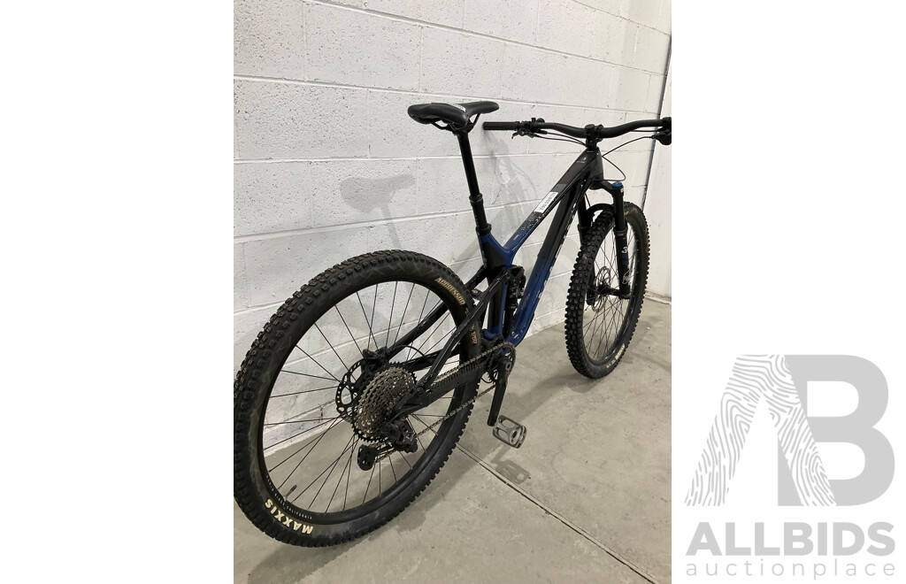 MARIN Rift Zone 29 Carbon Mountain Bike