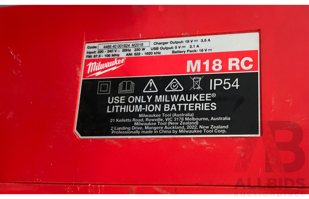 MILWAUKEE M18 Jobsite Radio/Charger (M18 RC)