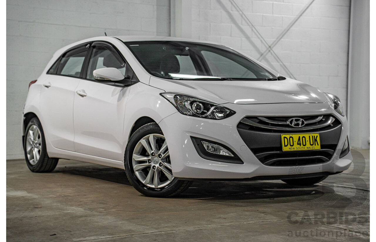 2/2015 Hyundai i30 SE GD MY14 5d Hatchback Creamy White 1.8L