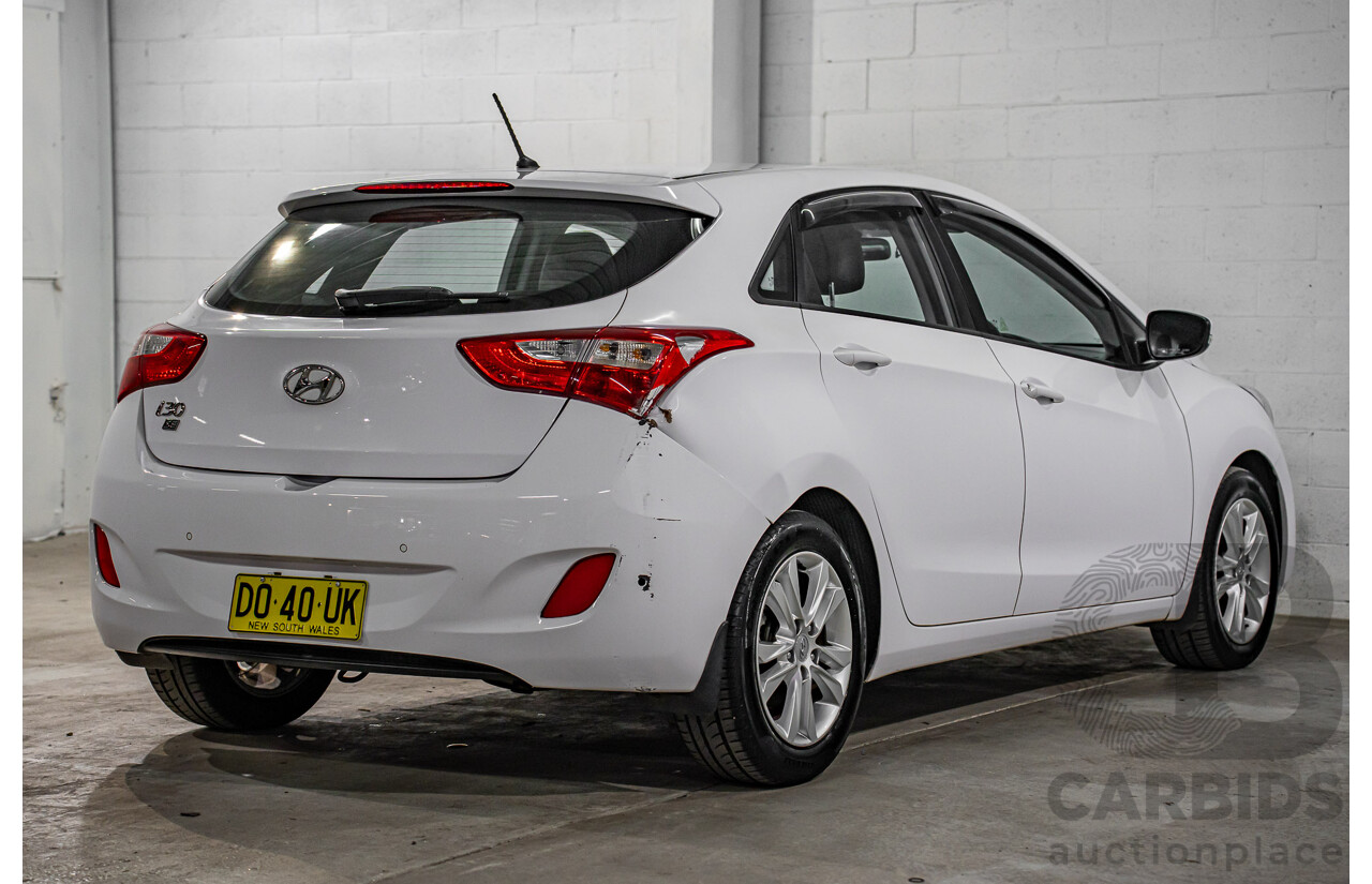 2/2015 Hyundai i30 SE GD MY14 5d Hatchback Creamy White 1.8L