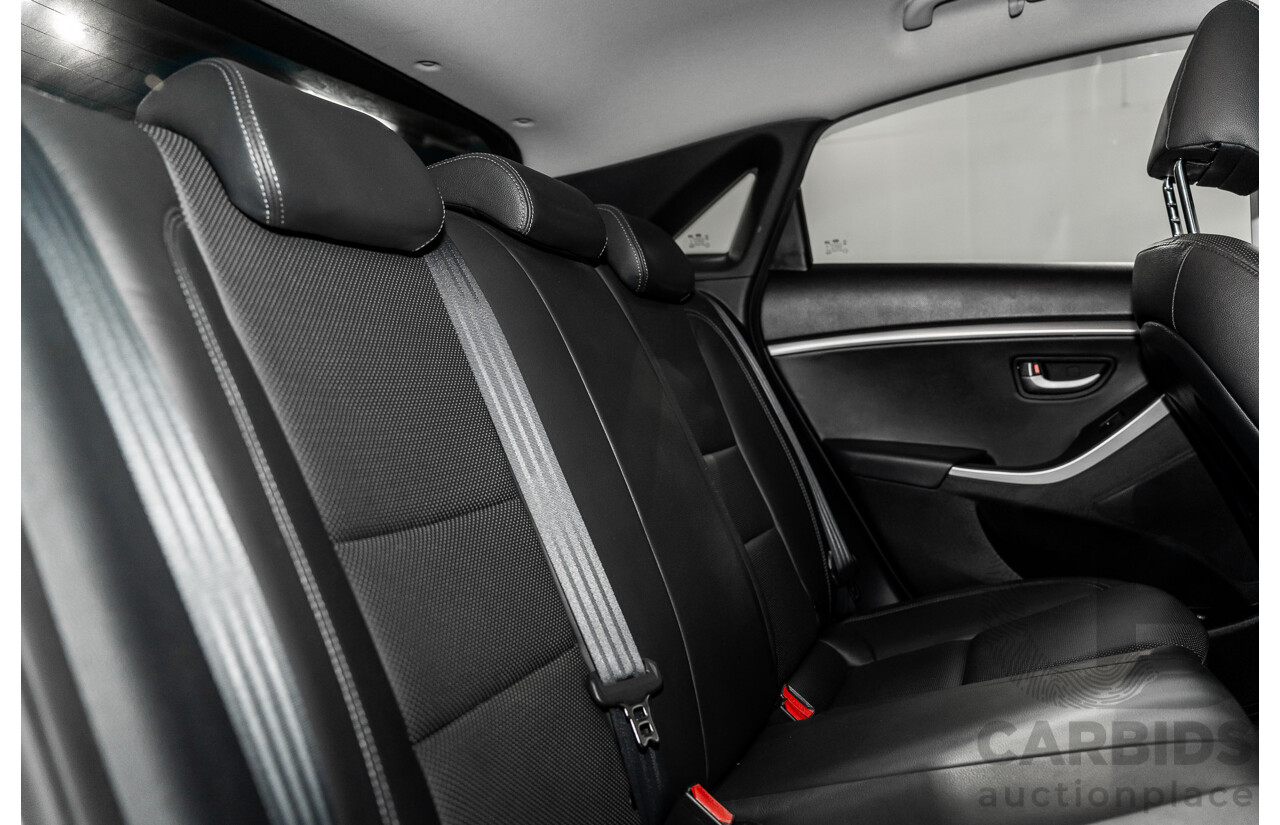 2/2015 Hyundai i30 SE GD MY14 5d Hatchback Creamy White 1.8L