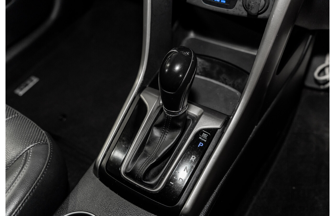 2/2015 Hyundai i30 SE GD MY14 5d Hatchback Creamy White 1.8L