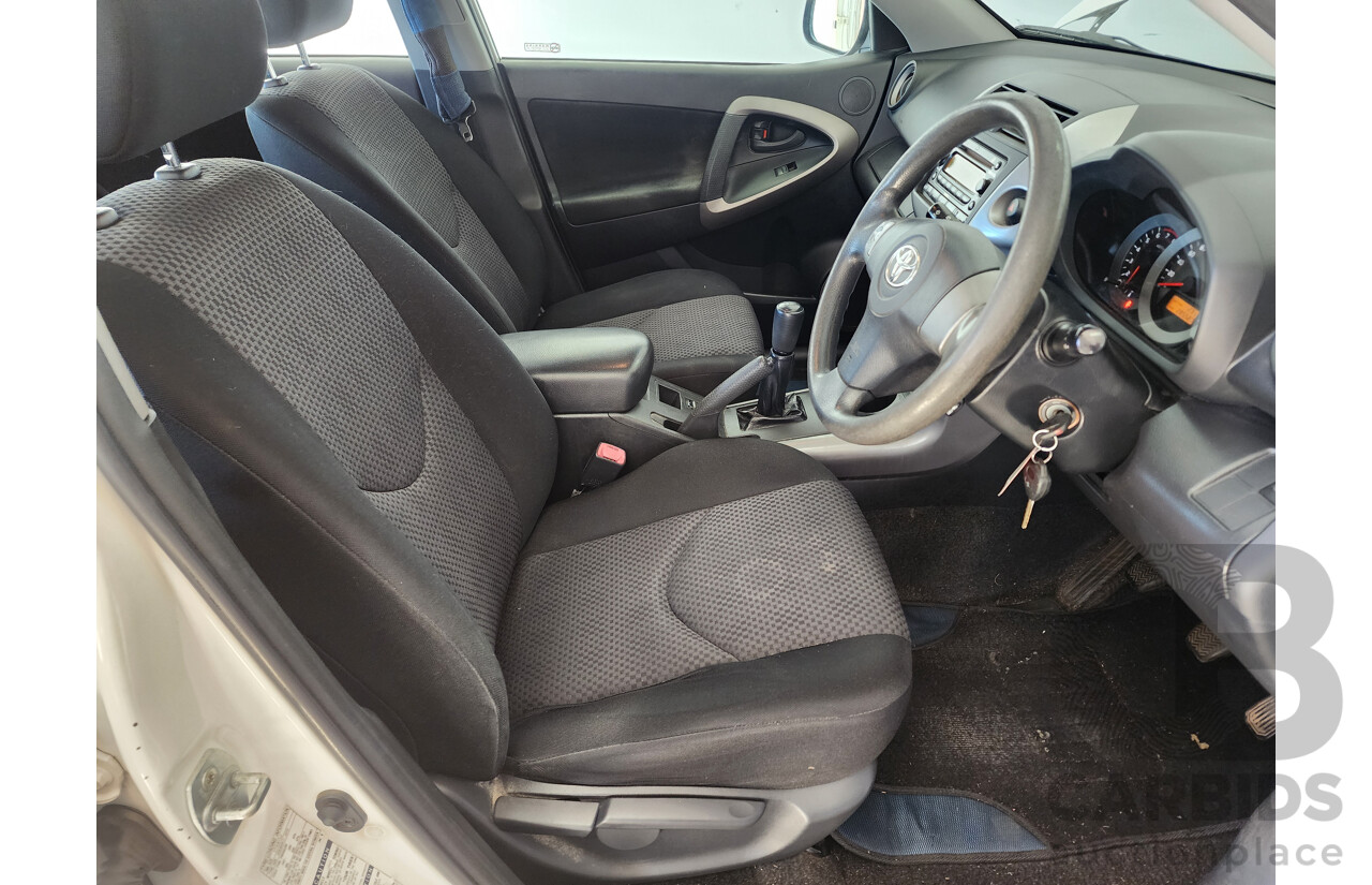 9/2006 Toyota Rav4 CV (4x4) ACA33R 4d Wagon White 2.4L