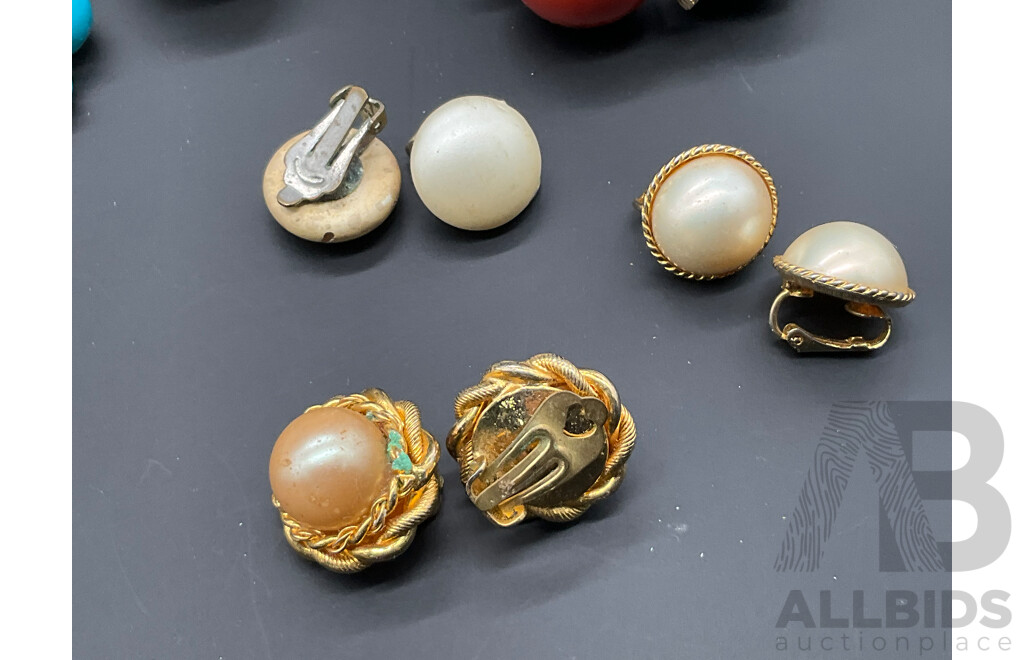 Collection of Vintage Jewellery Items Including Rings, Earrings, Necklaces and More