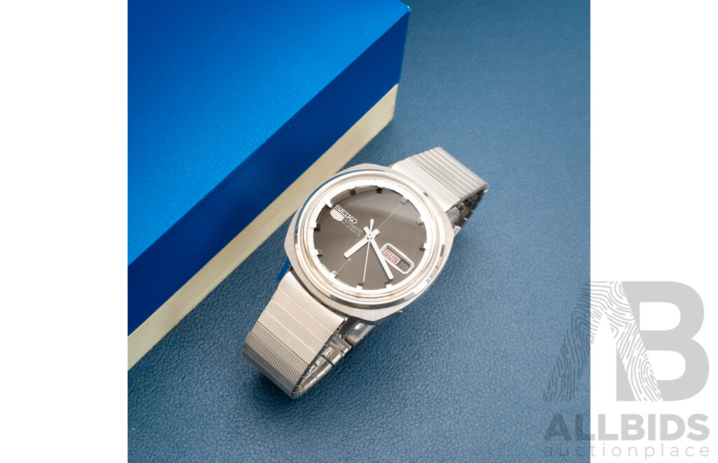 Seiko 5 Automatic 21 Jewels Vintage Watch, Silver/grey with Original Presentation Box