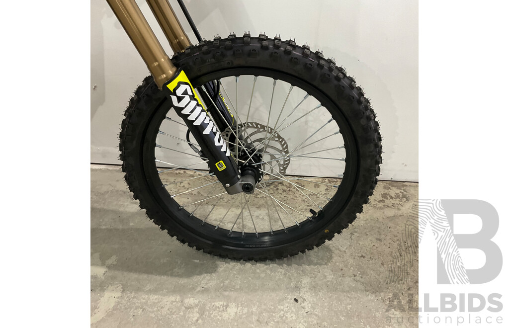 2025 Surron Light Bee X Electric Dirt Bike ( Black & Yellow )