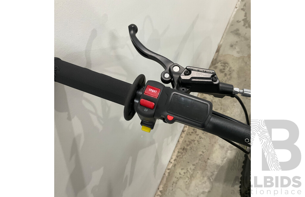 2025 Surron Light Bee X Electric Dirt Bike ( Black & Yellow )