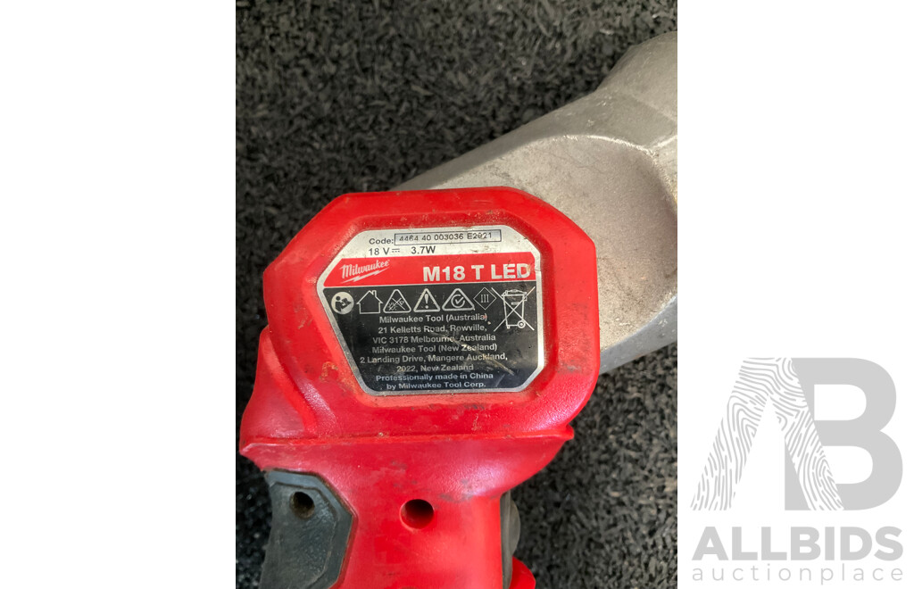 MILWAUKEE M18 FUEL 18V Jigsaw (M18 FJS) and LED Work Light (M18 T LED) - Lot of 2