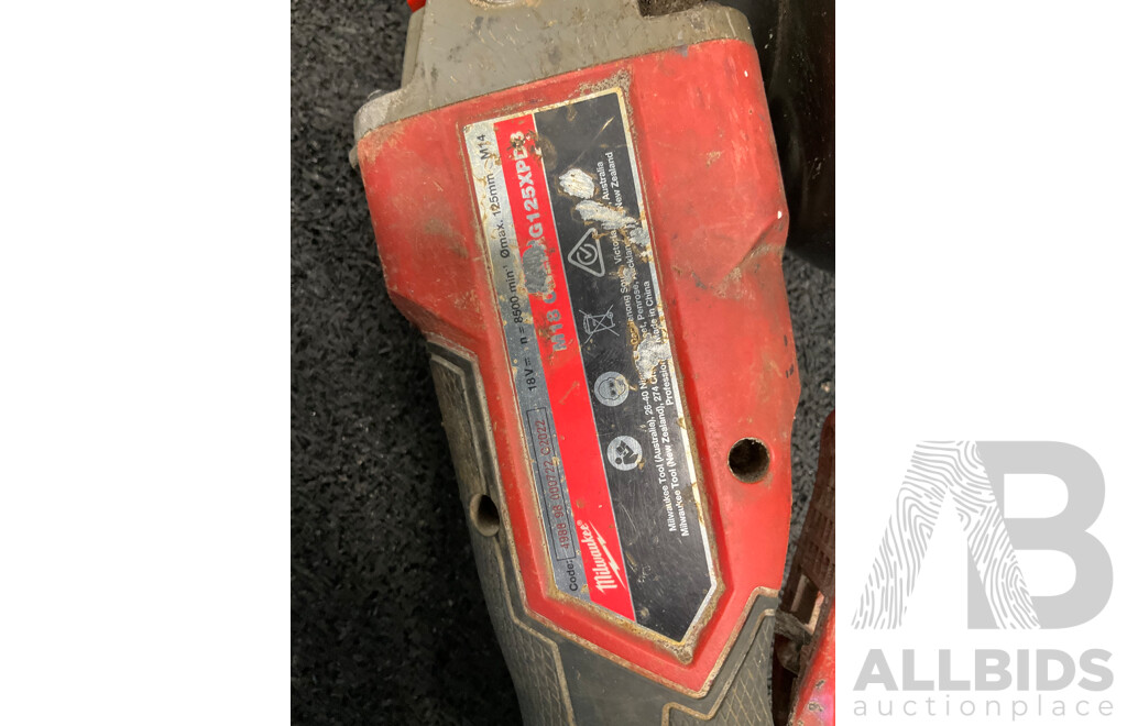 MILWAUKEE 18V FUEL Angle Grinder and Blower (M18 BBL) - Lot of 2