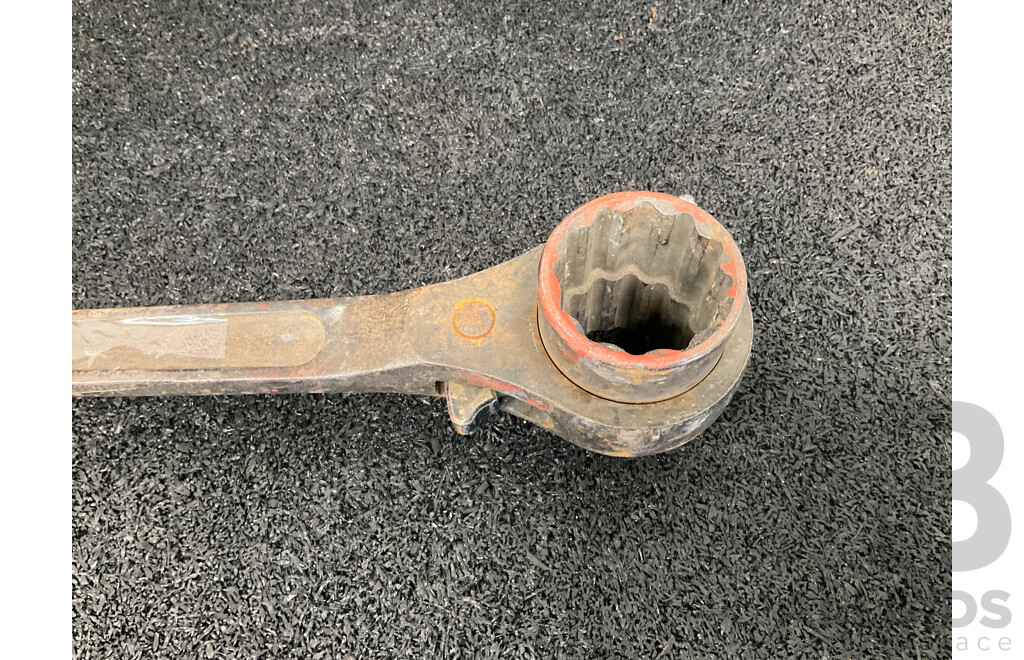 Wrecking Bar (75cm) and Ratchet Wrench (35cm)- Lot of 2
