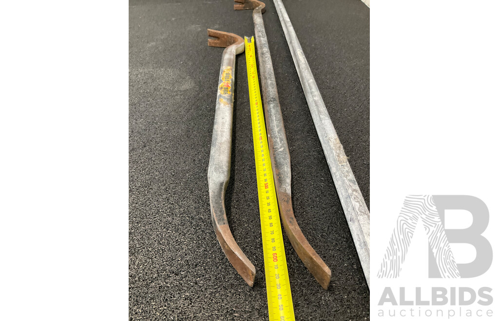 Wrecking Bar (94cm and 63cm) and Crow Bar (164cm)- Lot of 3