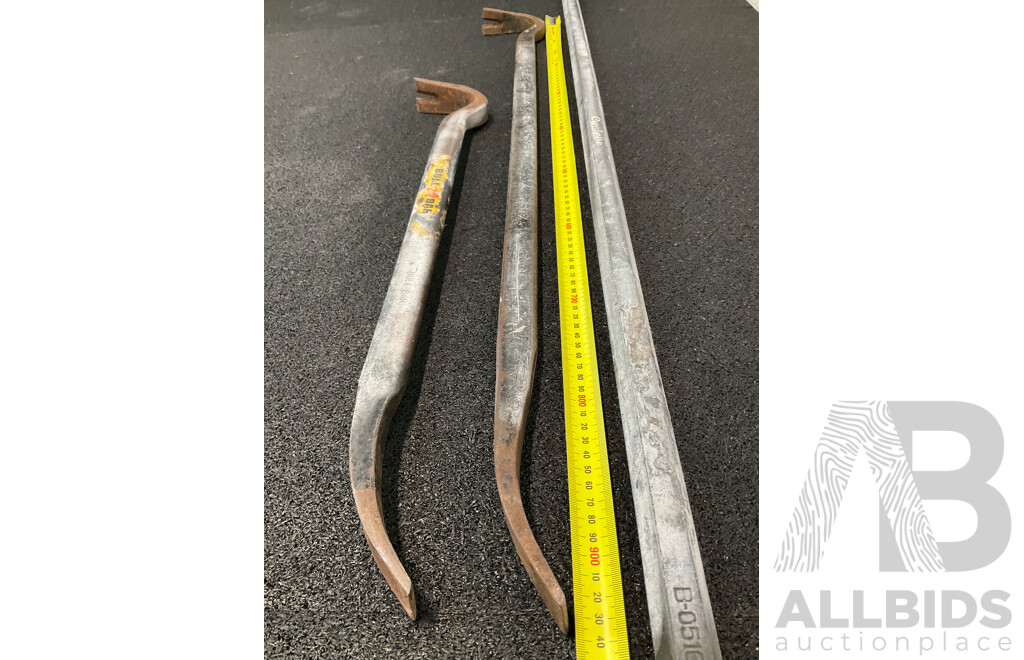 Wrecking Bar (94cm and 63cm) and Crow Bar (164cm)- Lot of 3