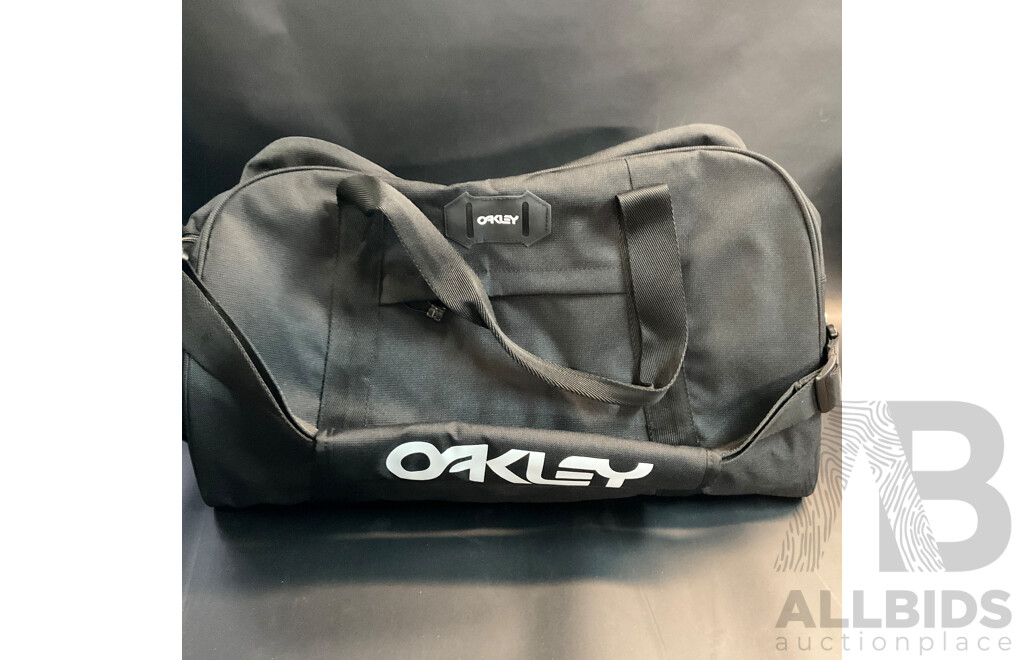 OAKLEY Carry Bag & the North Face Backpack