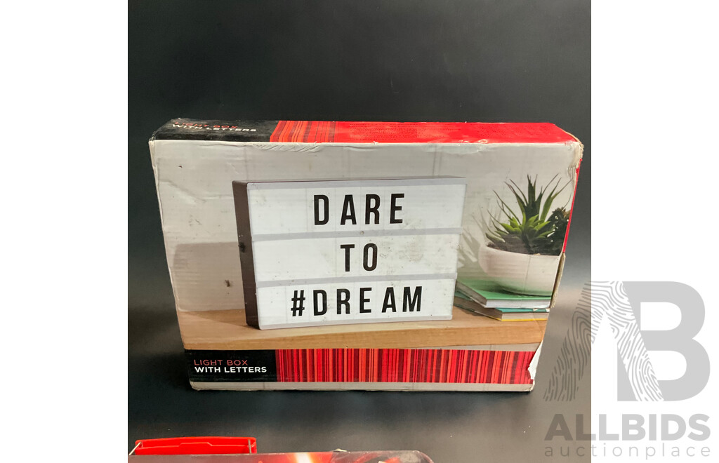 Instax Mini 12  & STAR WARS Activity Book & Dare to Dream Light Box