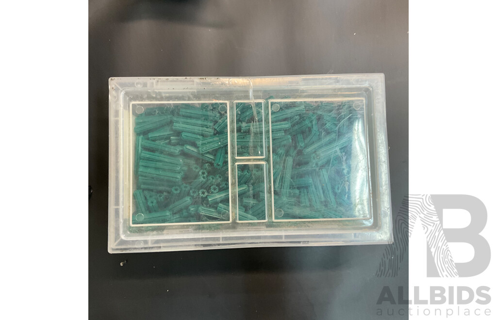 Ford Ranger Seat Covers & ANKO Mop Replacement Sponge & Box of Green Wall Plugs