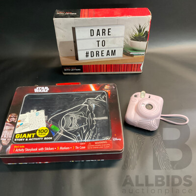 Instax Mini 12  & STAR WARS Activity Book & Dare to Dream Light Box