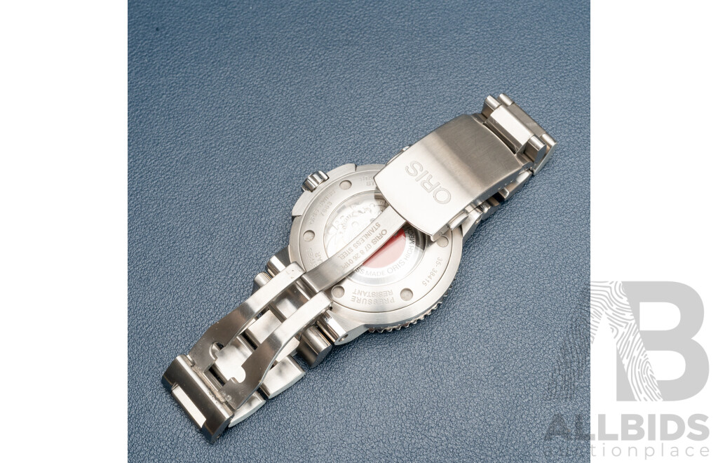 Oris Aquis Date Diving Watch – Stainless Steel, Black Dial with Yellow Accents