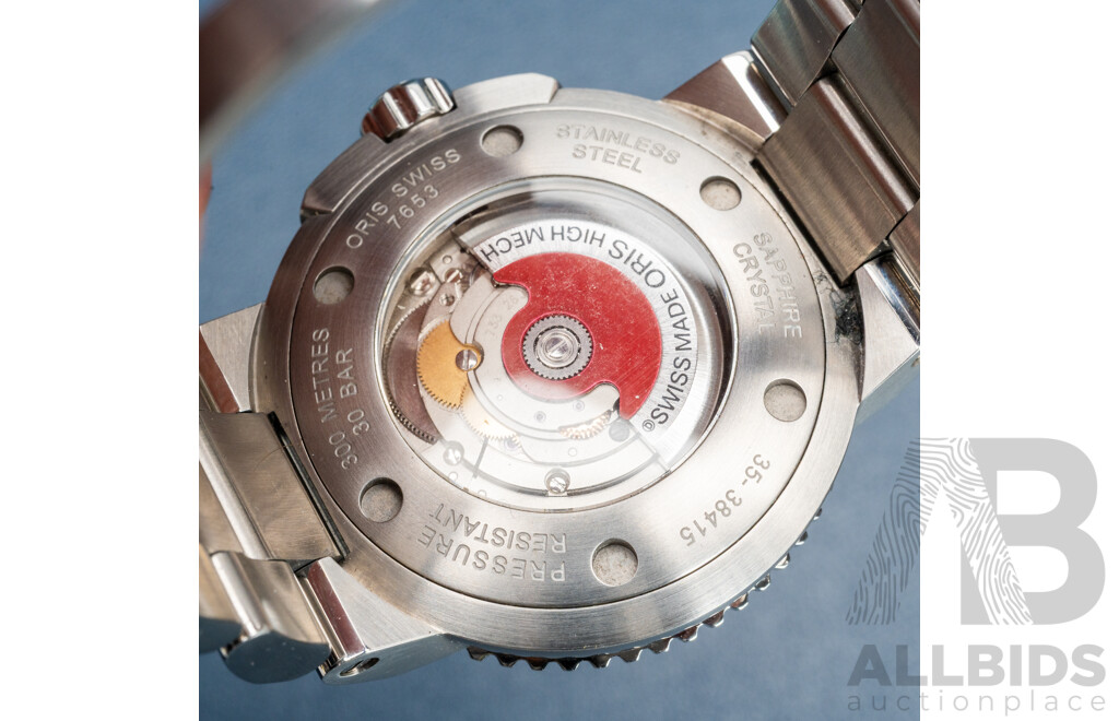 Oris Aquis Date Diving Watch – Stainless Steel, Black Dial with Yellow Accents