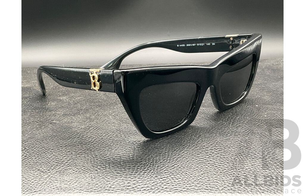Cat Eye in Black Plastic with Dark Grey Bio-polyamide Lenses (B4405) Sunglasses Branded BURBERRY