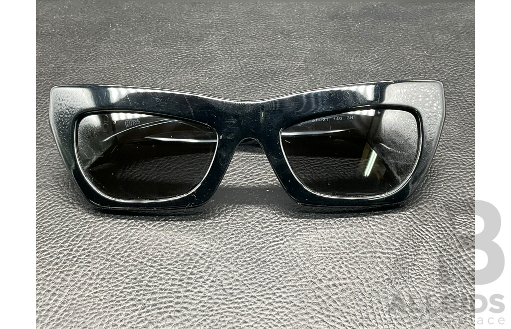 Cat Eye in Black Plastic with Dark Grey Bio-polyamide Lenses (B4405) Sunglasses Branded BURBERRY