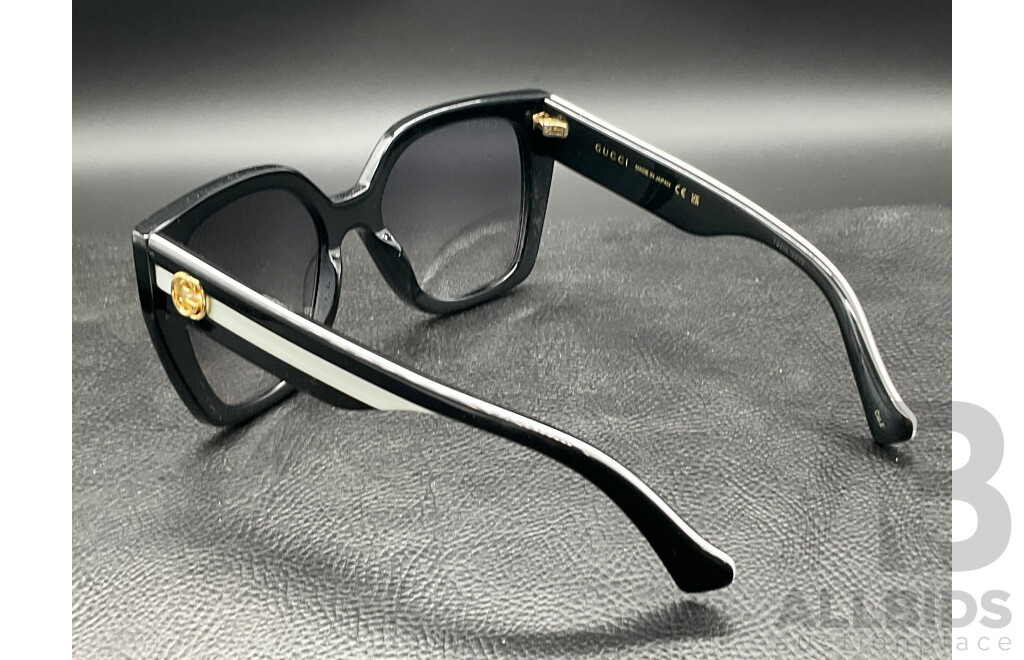 Square Frame (GG1300S) Sunglasses Branded GUCCI